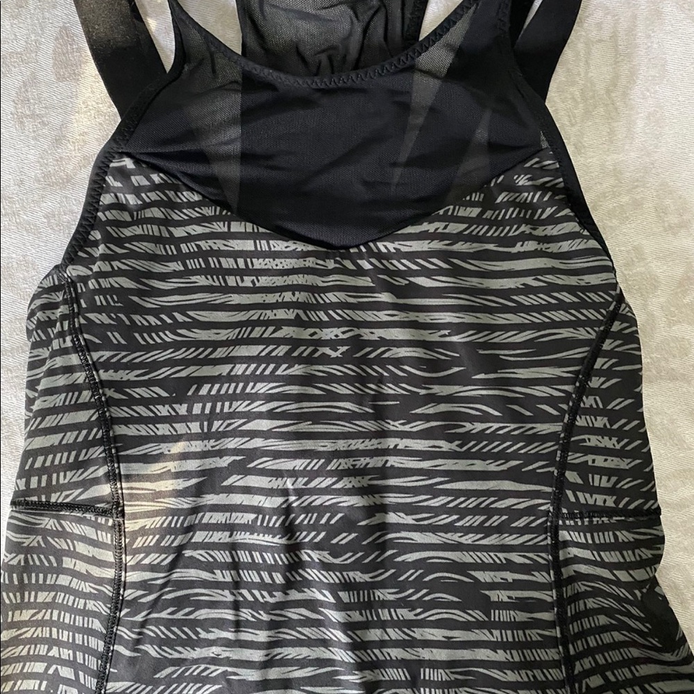 Lululemon size 4